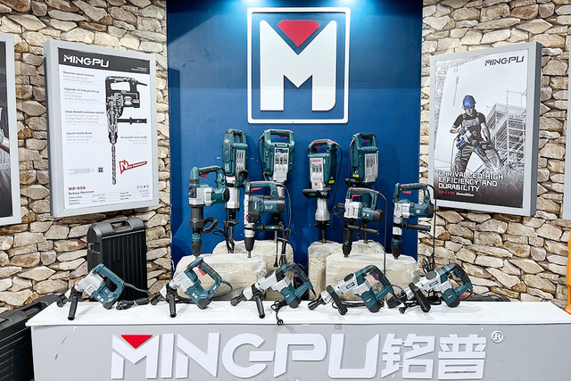 مجموعة متنوعة من أدوات الطاقة المتنوعة من Mingpu ، بما في ذلك المطارق الهدم ، والمطارق الدوارة ، و Jack Hammers ، مع عرض كل من AC و Cordless.
